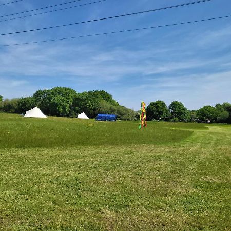 Отель Dorset Glamping Fields Corfe Mullen Экстерьер фото