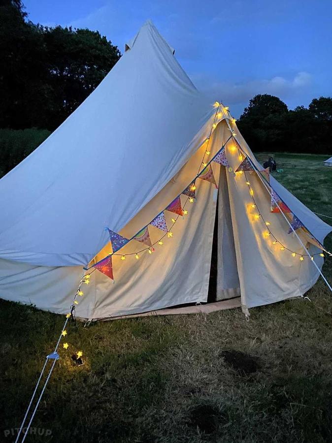 Отель Dorset Glamping Fields Corfe Mullen Экстерьер фото